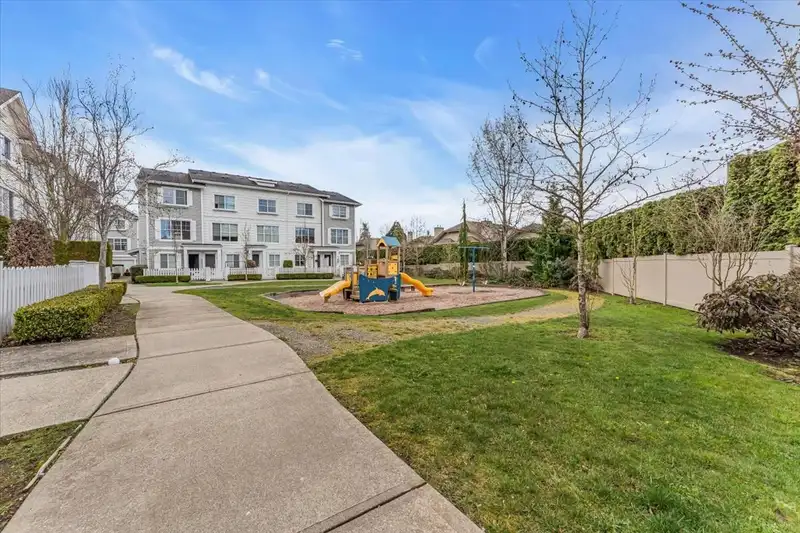 7 16228 16 AVENUE - photo 1 of 1