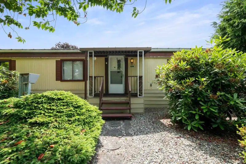2184 CUMBRIA DRIVE - photo 2 of 40