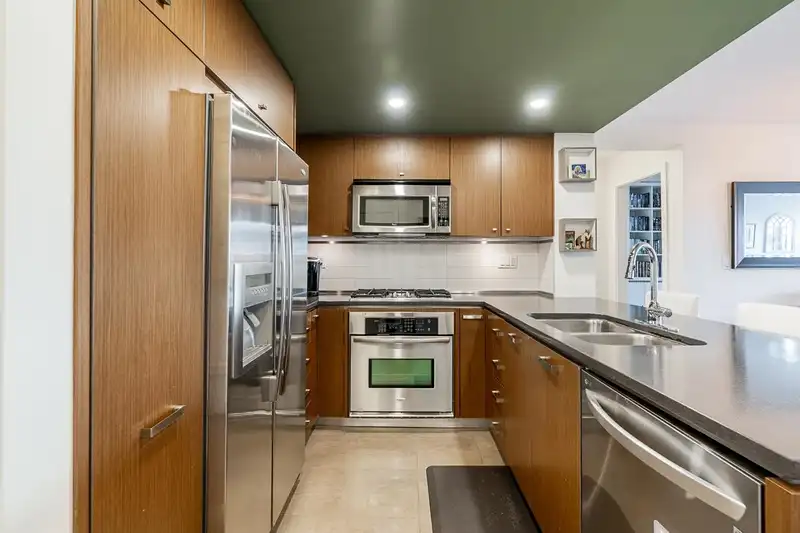 203 2950 KING GEORGE BOULEVARD - photo 3 of 28