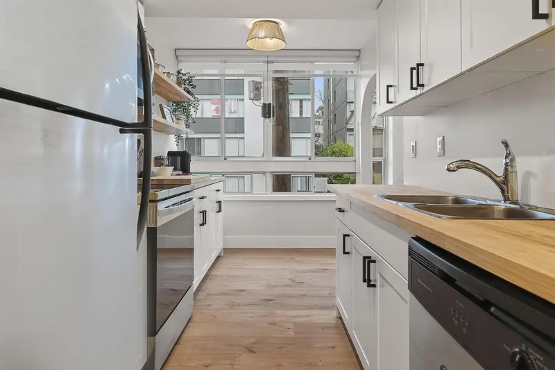 202 1280 NICOLA STREET - photo 4 of 25