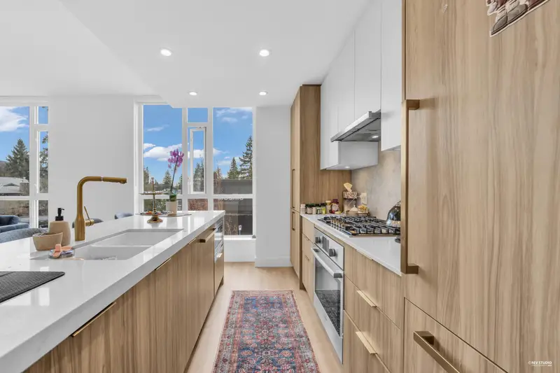 208 2385 EMERY COURT - photo 3 of 25