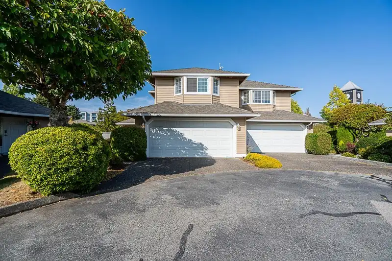 118 15121 19 AVENUE - photo 1 of 25