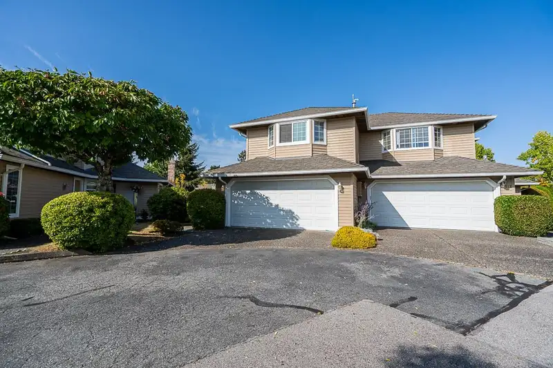 118 15121 19 AVENUE - photo 2 of 25