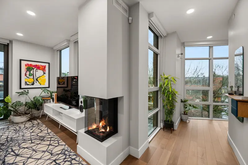 401 2687 MAPLE STREET - photo 4 of 25