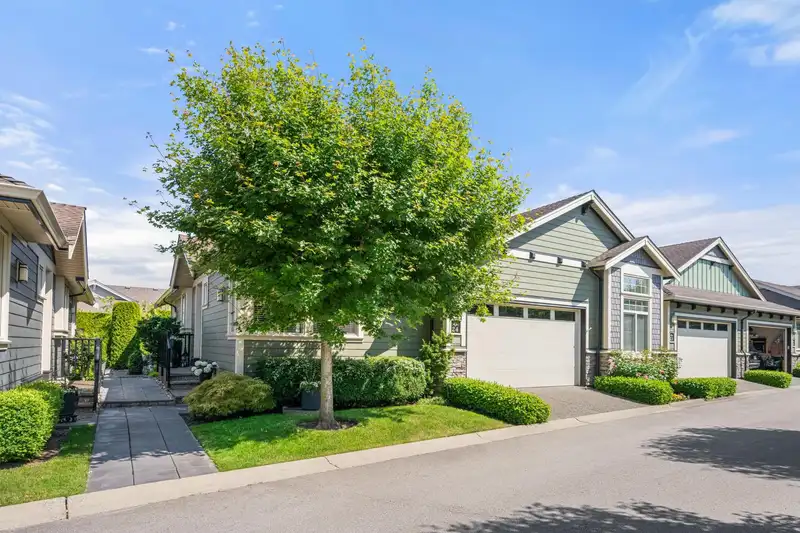 24 350 174 STREET - photo 1 of 40