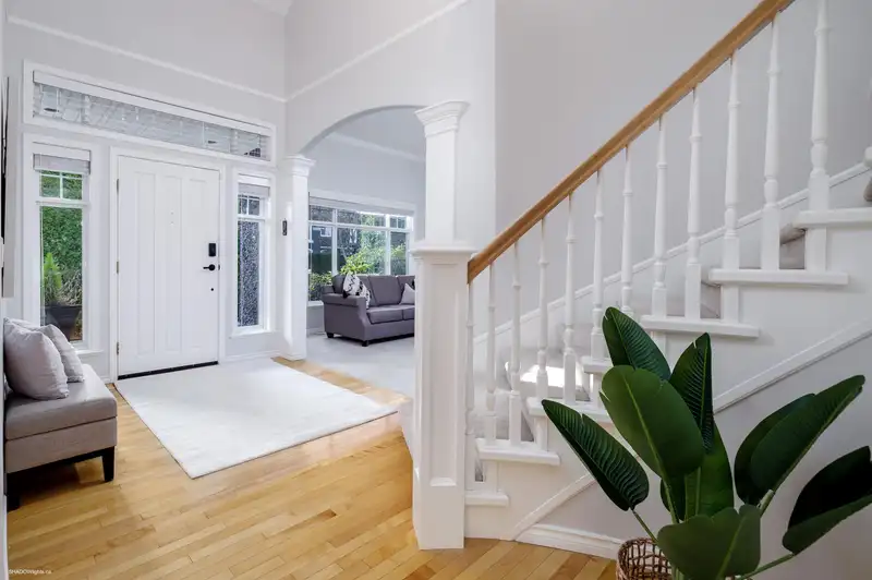 13757 20A AVENUE - photo 3 of 32
