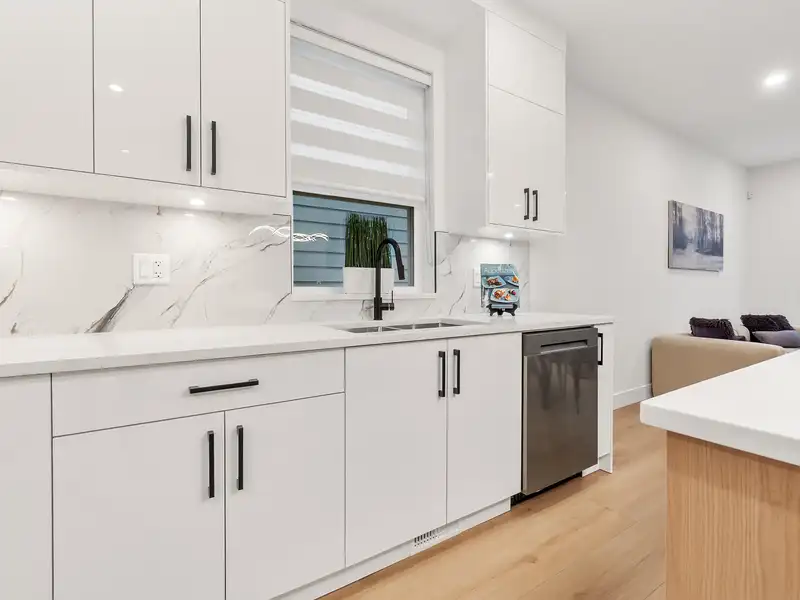 102 16693 16 AVENUE - photo 4 of 40