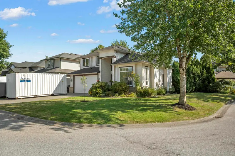 16868 61A AVENUE - photo 2 of 25