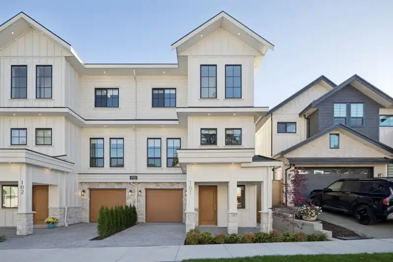 101 16042 9A AVENUE - photo 3 of 25