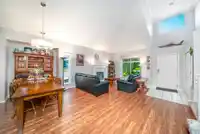 14766 31 AVENUE - thumbnail 2