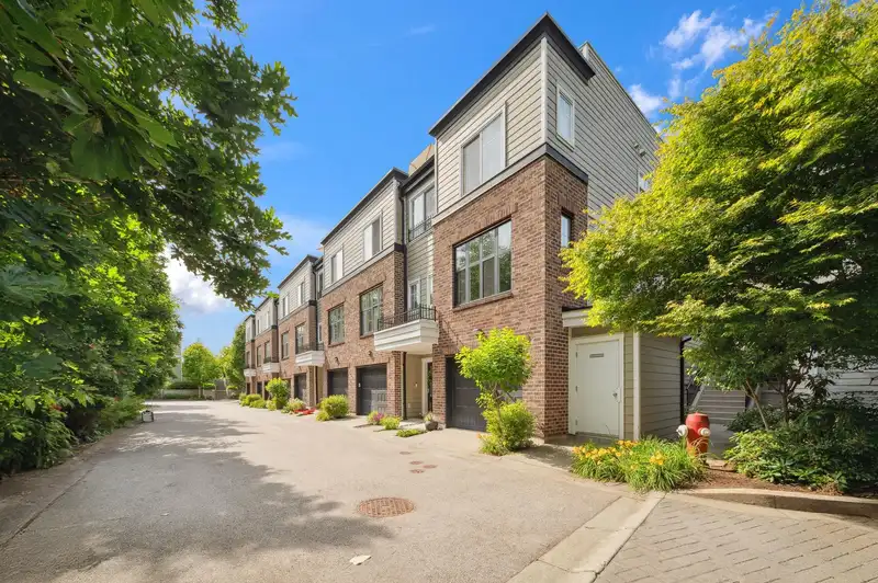 94 15588 32 AVENUE - photo 2 of 32