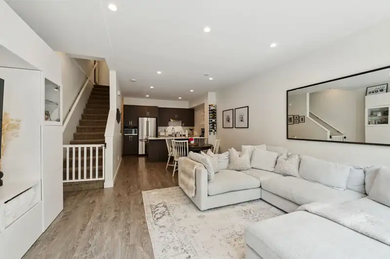 94 15588 32 AVENUE - photo 4 of 32