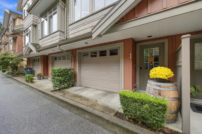 44 15151 34 AVENUE - photo 1 of 25