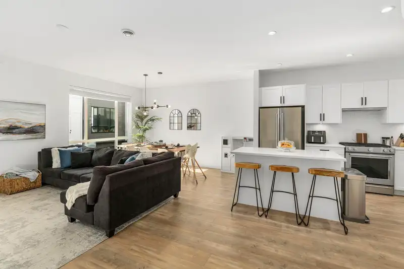 170 16433 19 AVENUE - photo 4 of 37