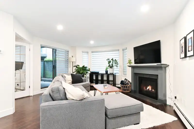 119 15300 17 AVENUE - photo 3 of 25