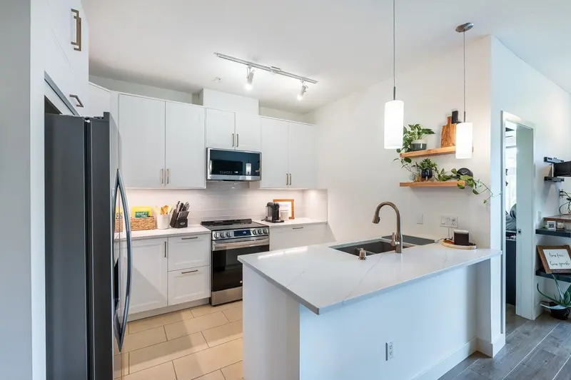 318 2477 KELLY AVENUE - photo 3 of 25