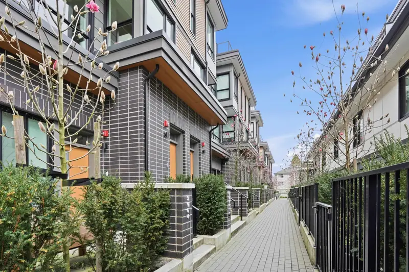 3960 DUMFRIES STREET - photo 1 of 25