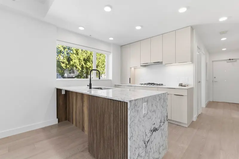 201 3590 W 39TH AVENUE - photo 1 of 19