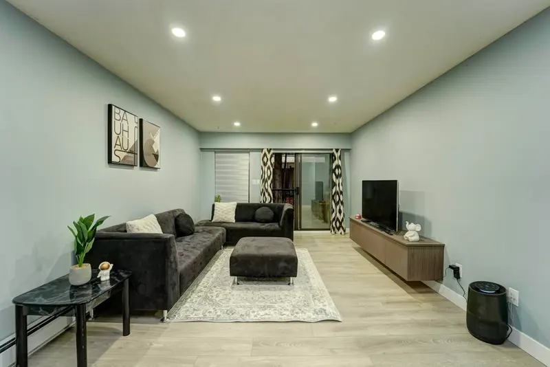 202 33450 GEORGE FERGUSON WAY - photo 2 of 16