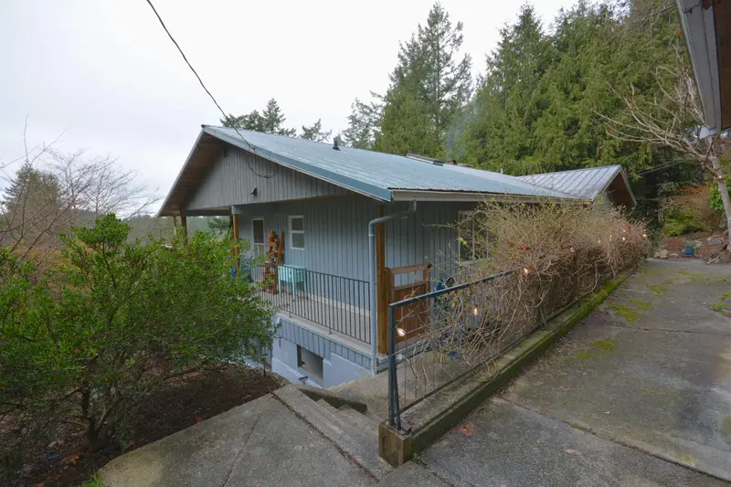 5220 CLAYDON ROAD - photo 3 of 22