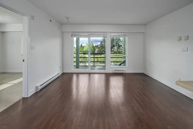 406 15735 CROYDON DRIVE - photo 3 of 34