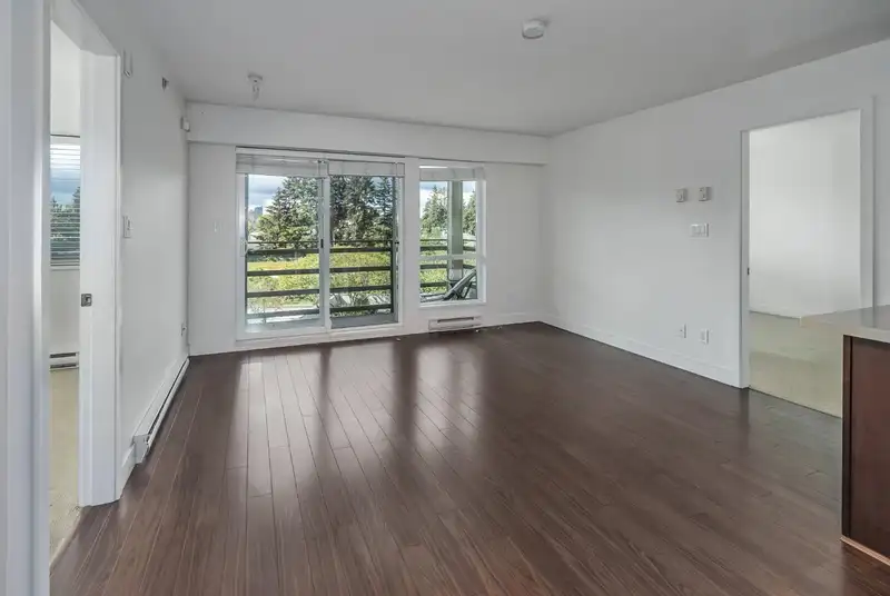 406 15735 CROYDON DRIVE - photo 4 of 34