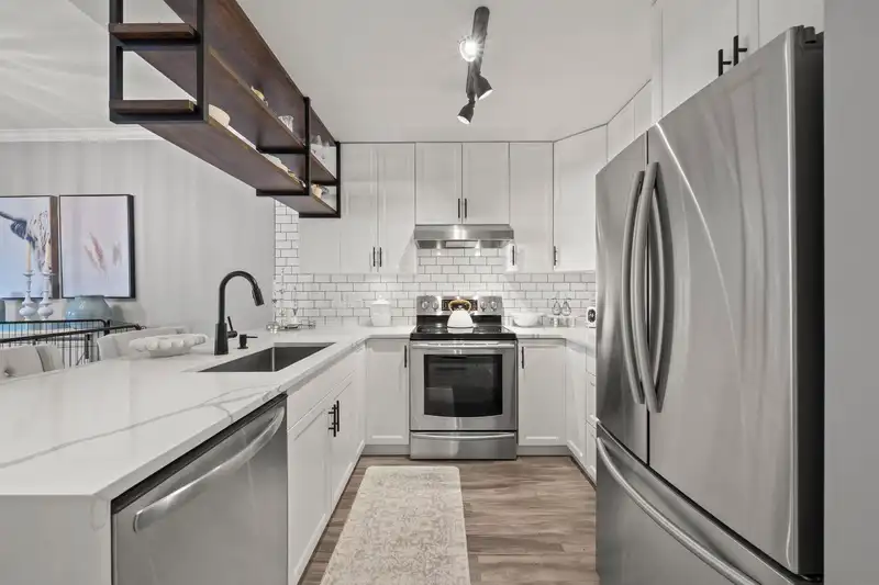 308 15368 16A AVENUE - photo 2 of 25