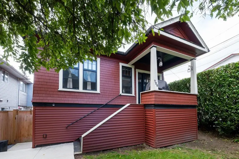 720 E 30TH AVENUE - photo 2 of 25