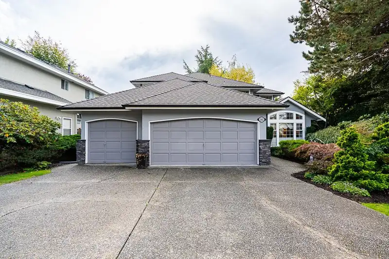 12432 20 AVENUE - photo 1 of 40