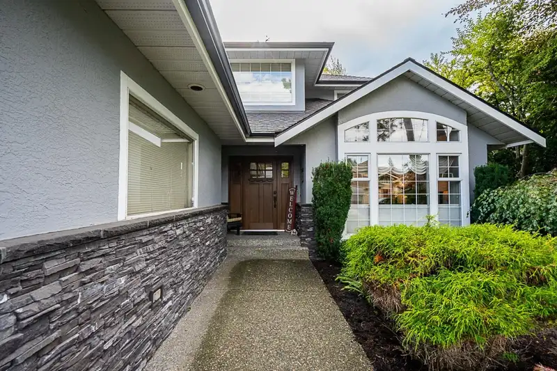 12432 20 AVENUE - photo 3 of 40