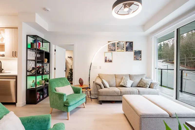 219 2002 ST. GEORGE STREET - photo 2 of 25