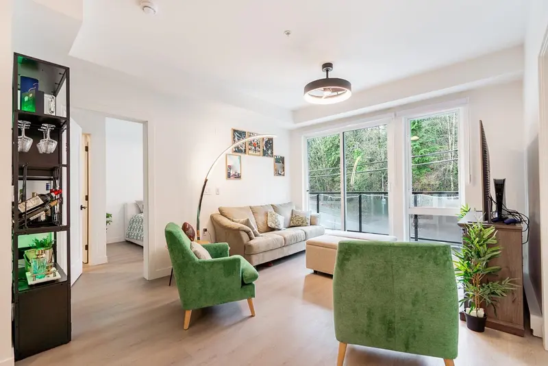 219 2002 ST. GEORGE STREET - photo 3 of 25