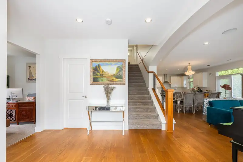 18 15885 26 AVENUE - photo 3 of 22