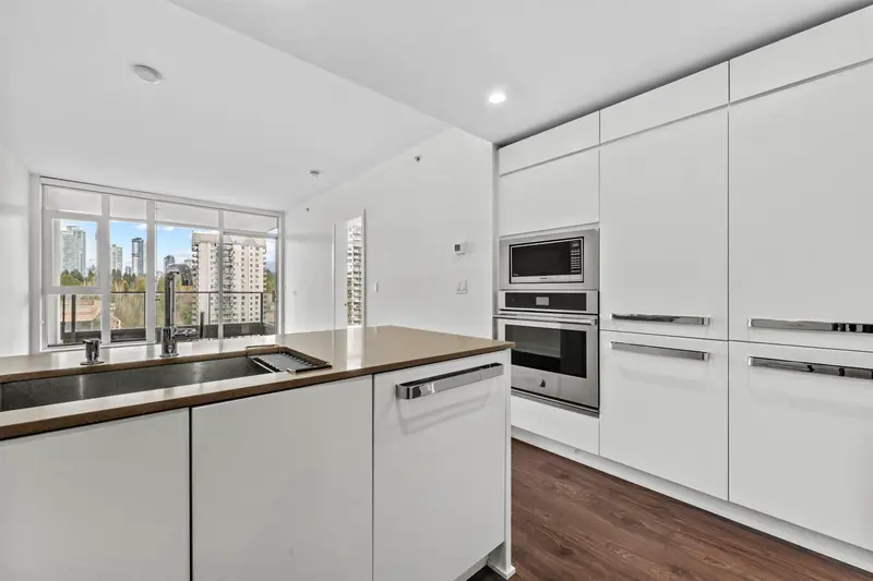 1301 450 WESTVIEW STREET - photo 3 of 25