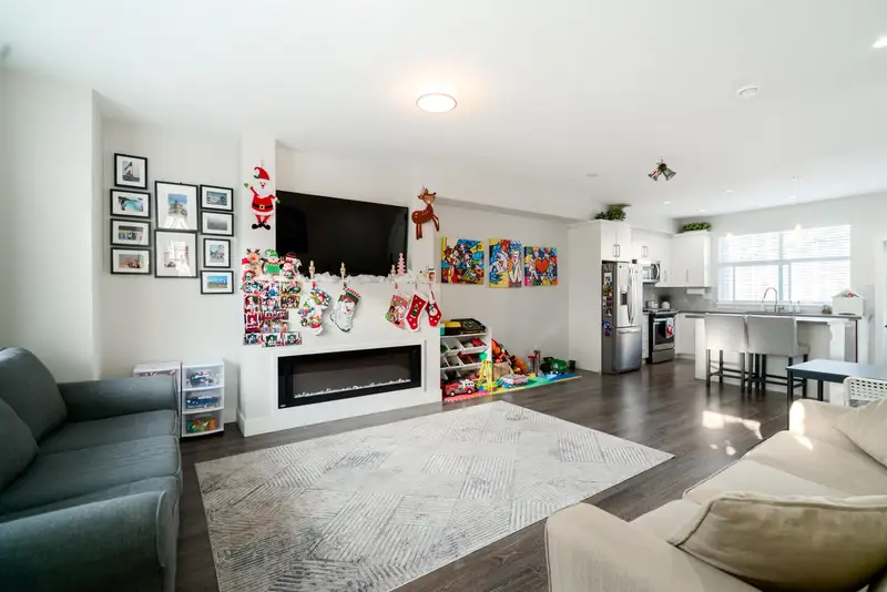 57 14541 WINTER CRESCENT - photo 1 of 17