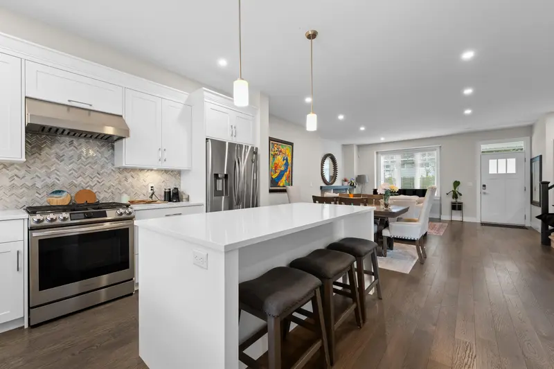 9 34121 GEORGE FERGUSON WAY - photo 3 of 25