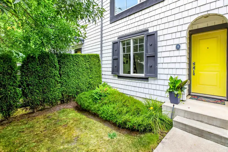 4 16357 15 AVENUE - photo 3 of 25