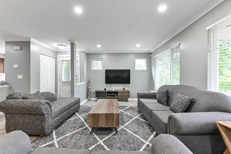 135 12040 68 AVENUE - photo 2 of 25