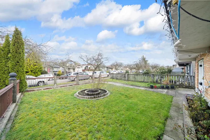 2540 E 24TH AVENUE - photo 2 of 25