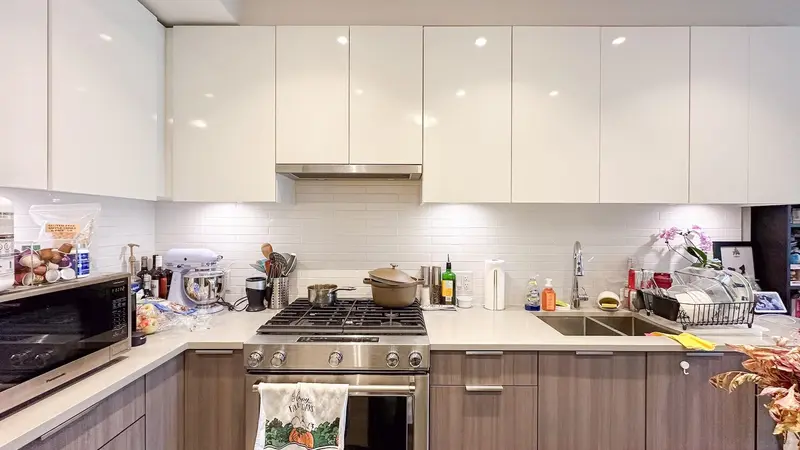 301 3588 SAWMILL CRESCENT - photo 4 of 15