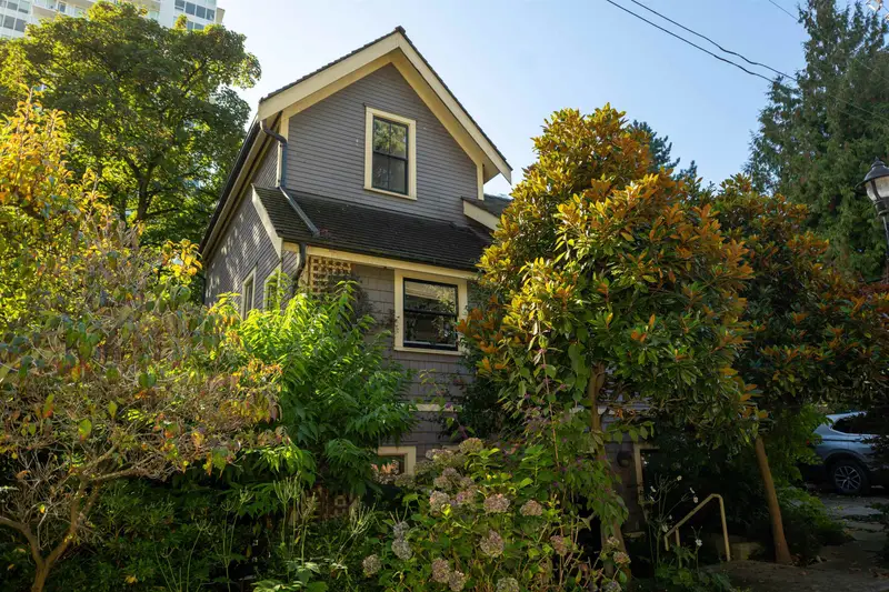 1117-1119 PENDRELL STREET - photo 3 of 25