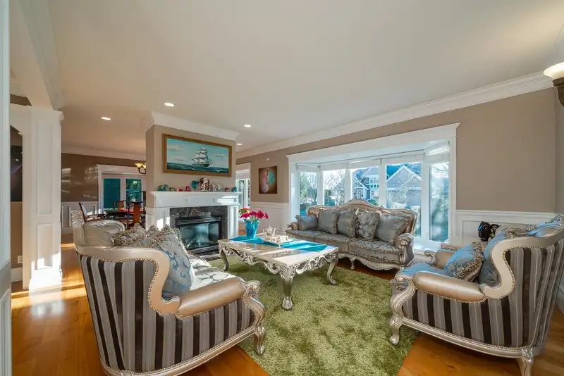 15775 39A AVENUE - photo 2 of 40