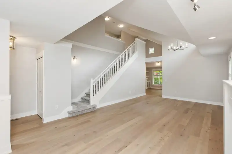 10 14877 33 AVENUE - photo 4 of 30