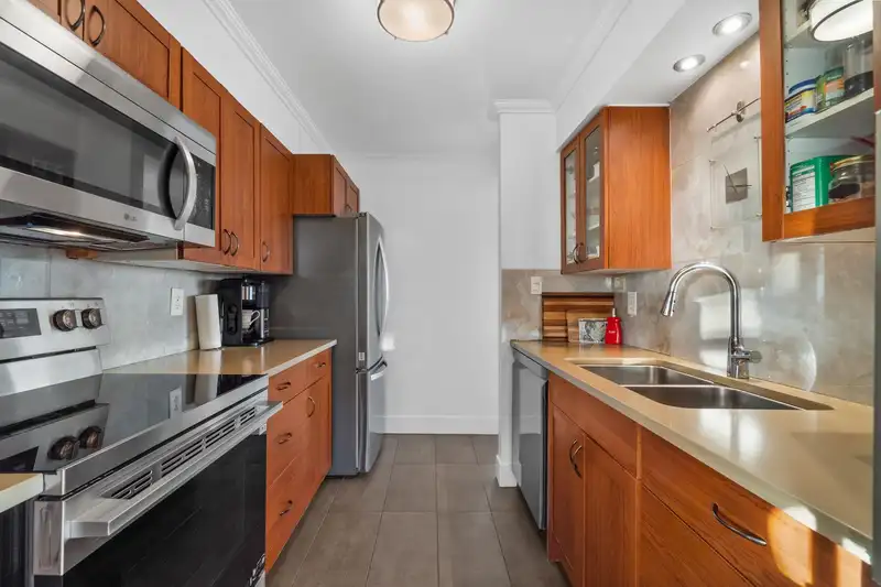 101 15041 PROSPECT AVENUE - photo 4 of 38