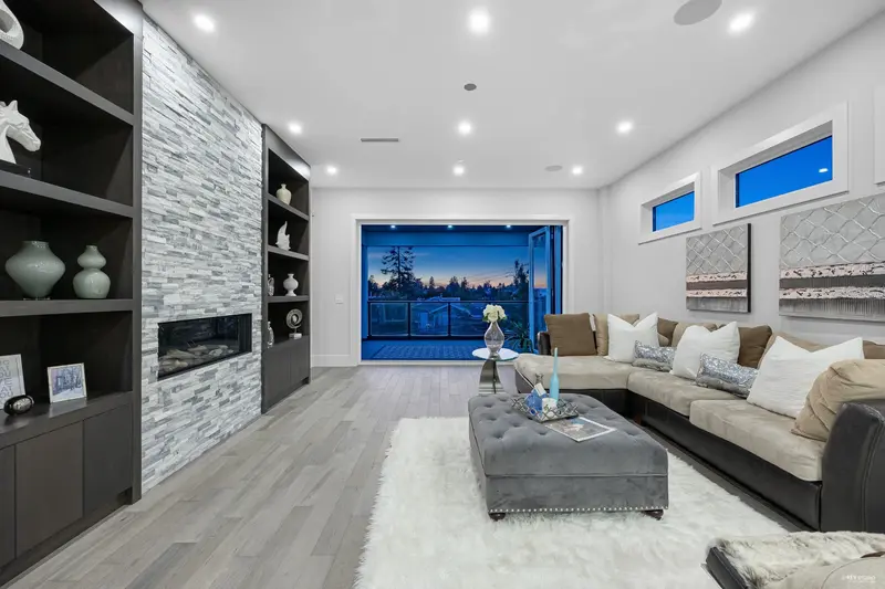 838 STEVENS STREET - photo 3 of 25