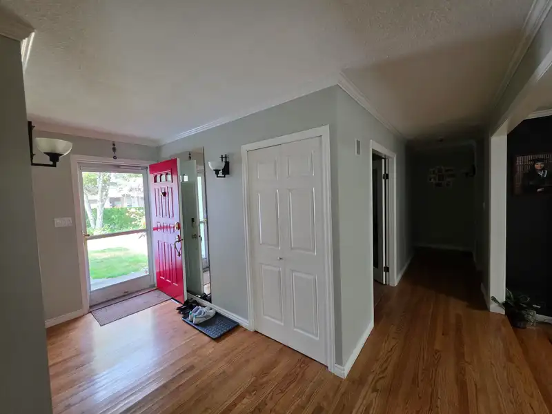 15580 20 AVENUE - photo 4 of 18