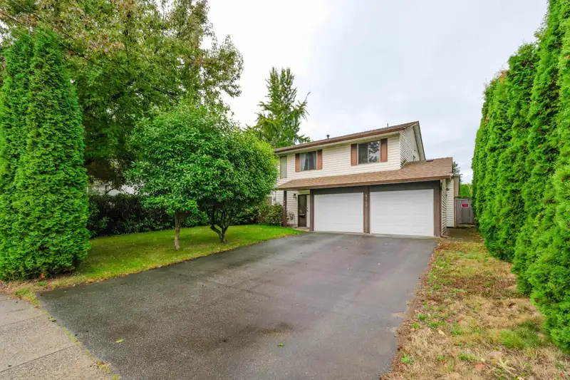 2147 154 STREET - photo 3 of 33