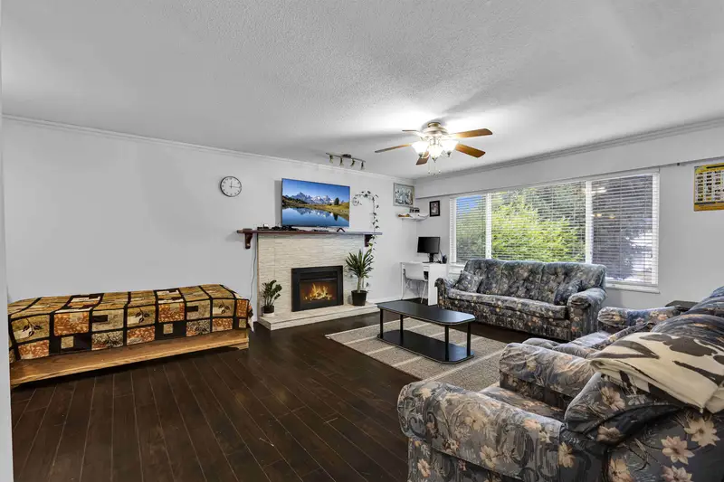 11780 85A AVENUE - photo 3 of 25