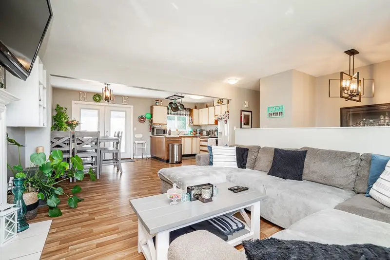 17254 62A AVENUE - photo 3 of 25