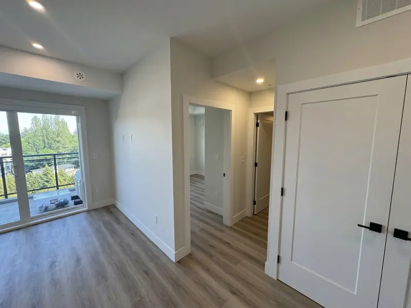 506 6285 KING GEORGE BOULEVARD - photo 4 of 11